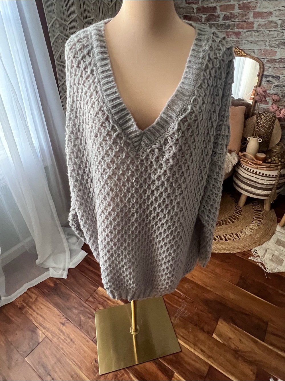 Cozy V-Neck Chunky Knit Sweater - Light Gray sz XL